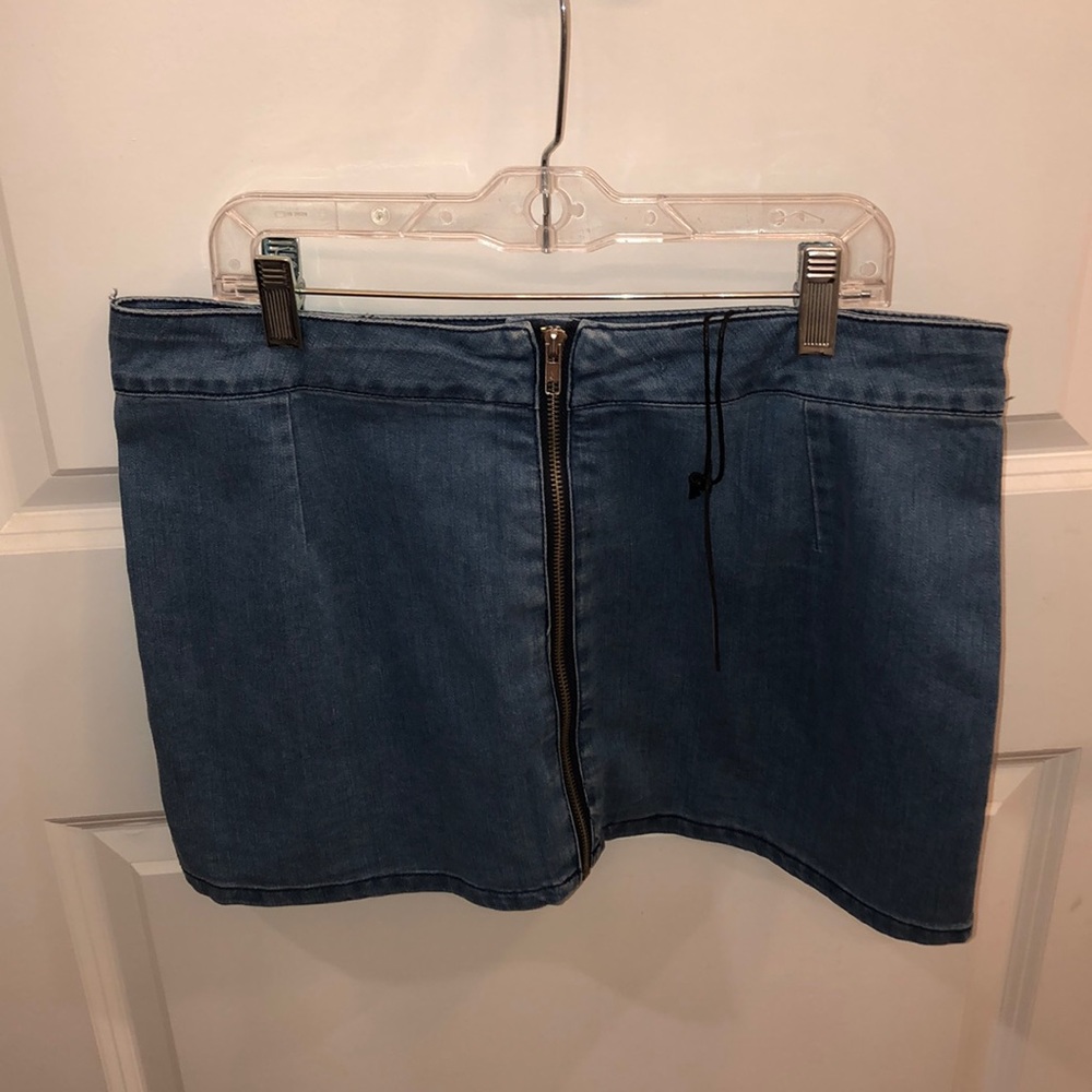 Blue denim skirt with zipper in front